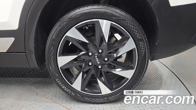 Kia Seltos 2022 — ფოტო 5/20