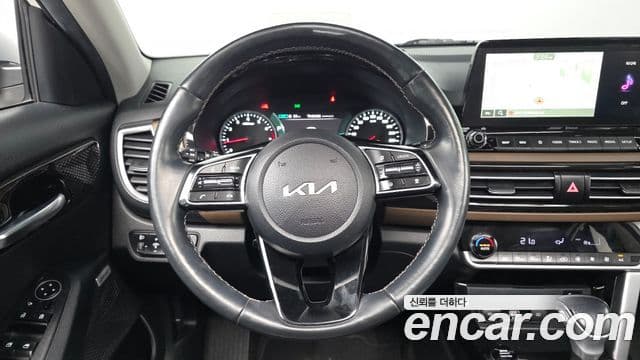 Kia Seltos 2022 — ფოტო 13/20