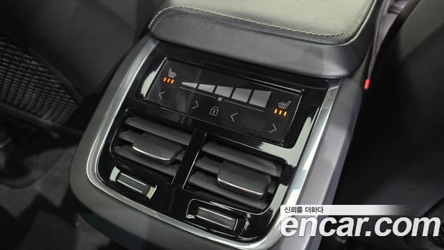 Volvo XC60 2019 — Şəkil 19/20