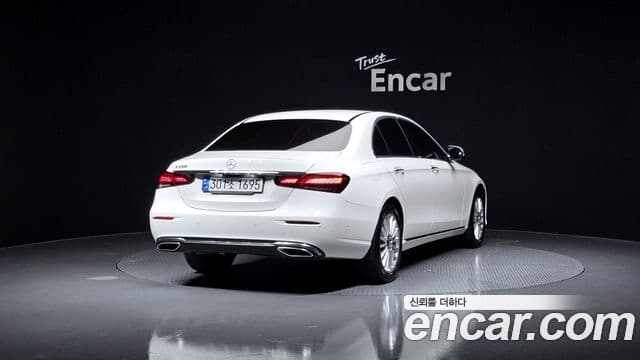 Mercedes-Benz E-Class 2020 — ფოტო 4/20