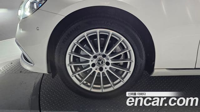 Mercedes-Benz E-Class 2020 — ფოტო 5/20