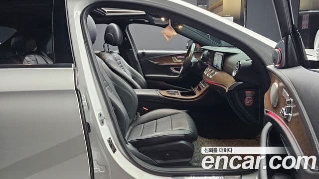 Mercedes-Benz E-Class 2020 — ფოტო 10/20