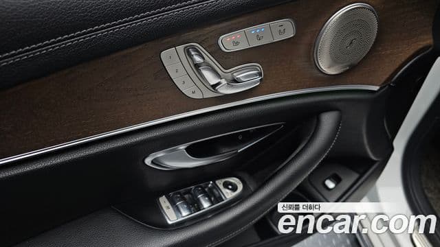 Mercedes-Benz E-Class 2020 — ფოტო 16/20
