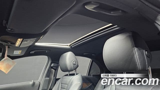 Mercedes-Benz E-Class 2020 — ფოტო 19/20