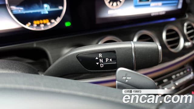 Mercedes-Benz E-Class 2018 — Şəkil 9/20