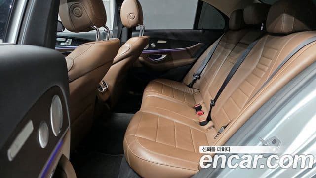 Mercedes-Benz E-Class 2018 — фото 12 из 20