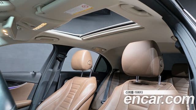 Mercedes-Benz E-Class 2018 — Şəkil 19/20