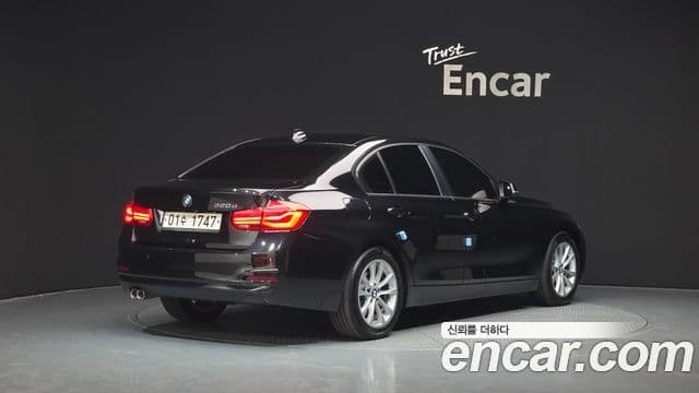 BMW 3 Series 2018 — ფოტო 8/20