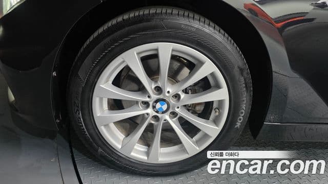 BMW 3 Series 2018 — ფოტო 9/20
