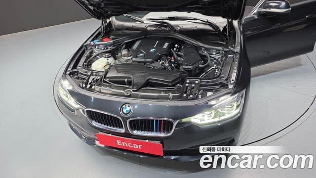 BMW 3 Series 2018 — ფოტო 2/20