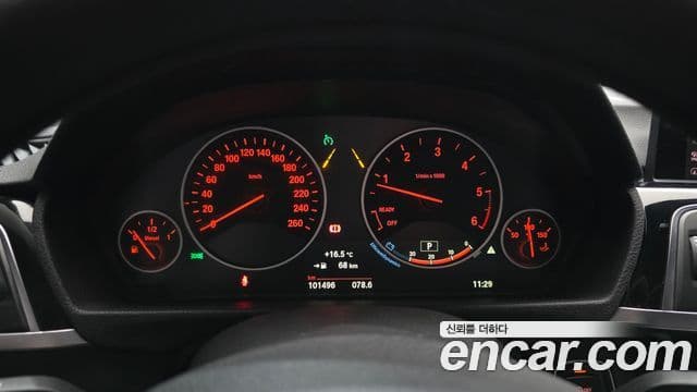 BMW 3 Series 2018 — ფოტო 13/20