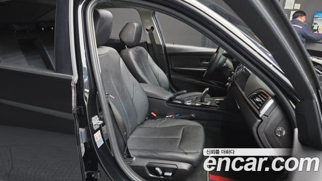 BMW 3 Series 2018 — ფოტო 20/20