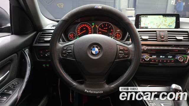 BMW 3 Series 2018 — ფოტო 19/20