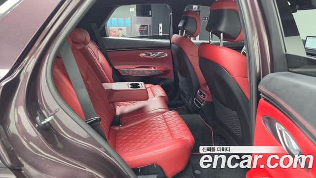 Genesis GV70 2021 — ფოტო 14/20