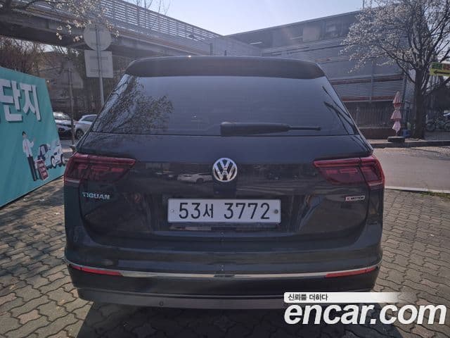 Volkswagen Tiguan 2018 — Photo 13/19