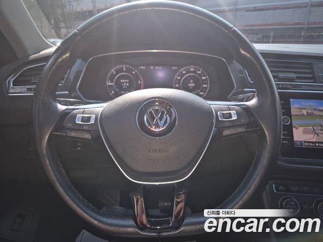 Volkswagen Tiguan 2018 — Photo 6/19