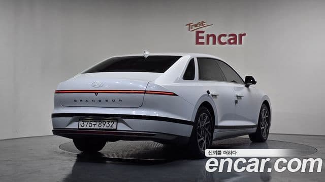 Hyundai Grandeur Hybrid 2023 — Photo 5/20