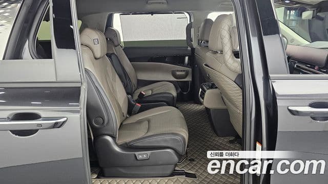 Kia Carnival 2024 — фото 12 из 20