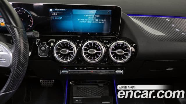 Mercedes-Benz GLA-Class 2020 — ფოტო 13/20