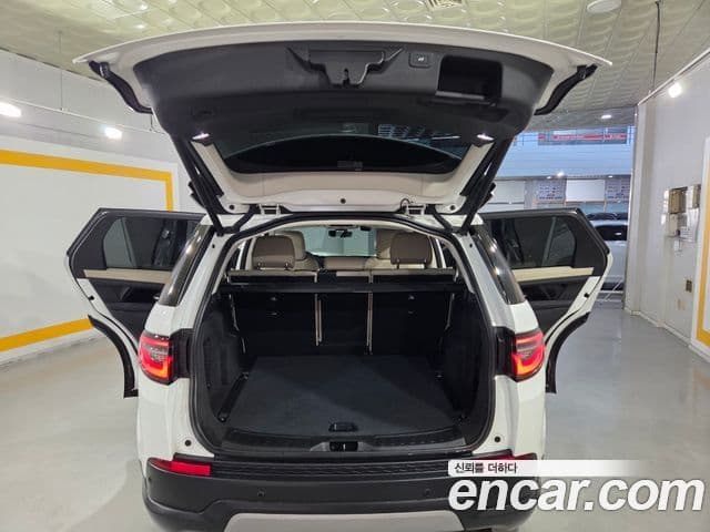 Land Rover Discovery Sport 2022 — ფოტო 17/19