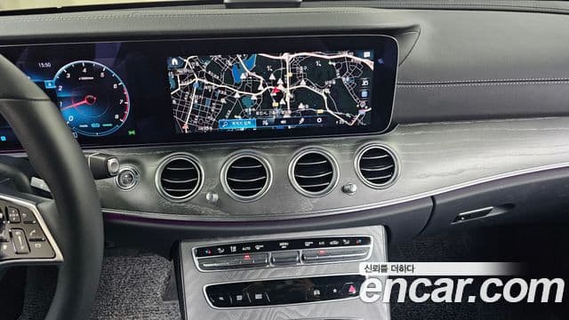 Mercedes-Benz E-Class 2022 — фото 15 из 20