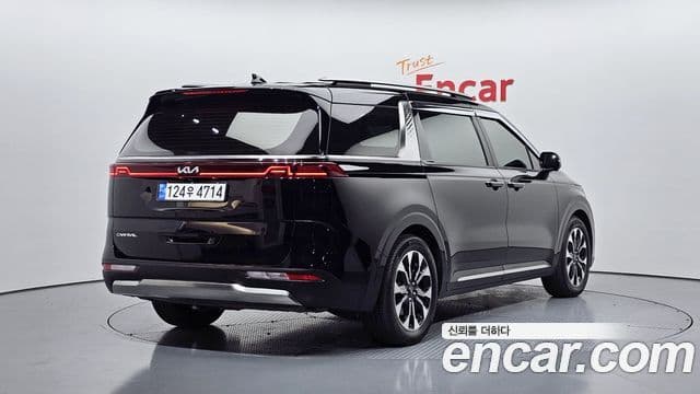 Kia Carnival 2023 — ფოტო 2/20