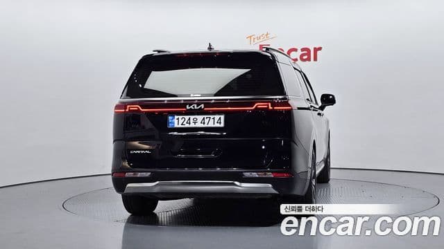 Kia Carnival 2023 — ფოტო 4/20
