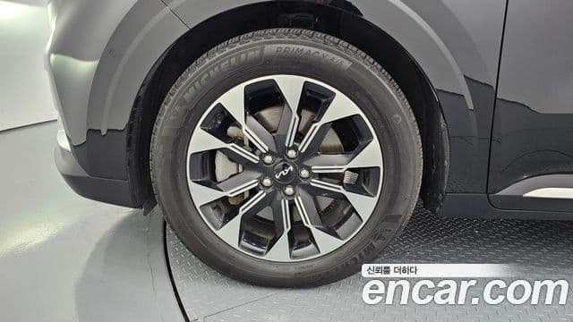 Kia Carnival 2023 — ფოტო 5/20