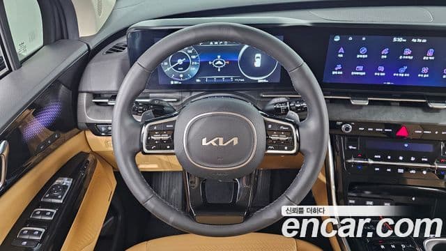 Kia Carnival 2023 — ფოტო 13/20