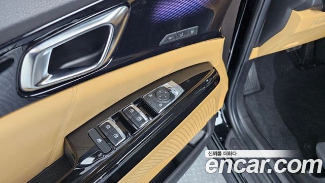 Kia Carnival 2023 — ფოტო 16/20