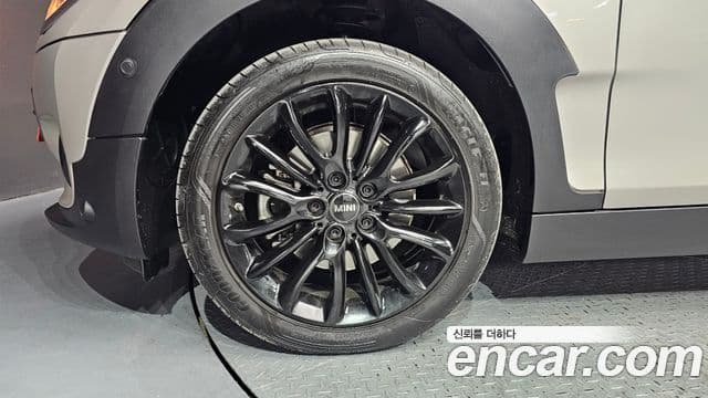 Mini Cooper Clubman 2023 — Photo 7/20