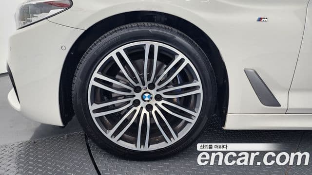 BMW 5 Series 2019 — фото 5 из 20