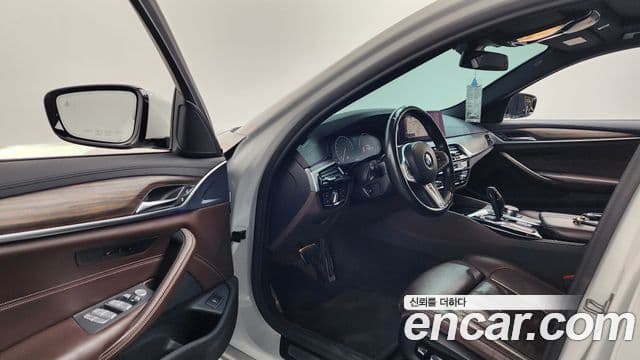 BMW 5 Series 2019 — Şəkil 10/20