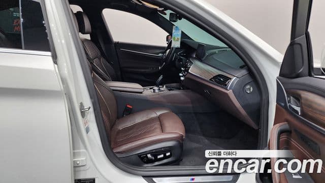 BMW 5 Series 2019 — Şəkil 11/20