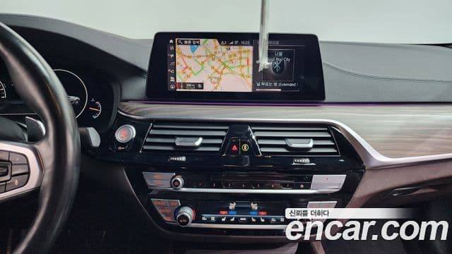 BMW 5 Series 2019 — Şəkil 14/20