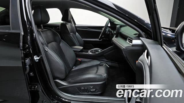 Kia K5 2022 — Şəkil 10/20
