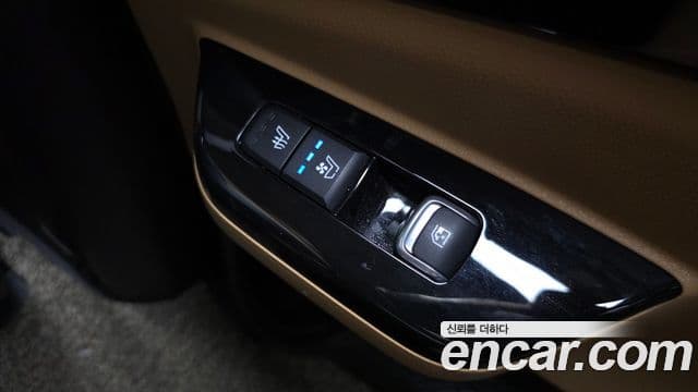 Kia Carnival 2021 — Фото 18/20