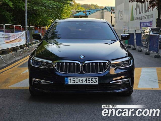 BMW 5 Series 2018 — фото 10 из 20