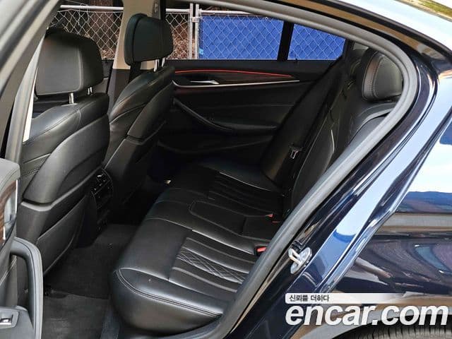 BMW 5 Series 2018 — фото 6 из 20