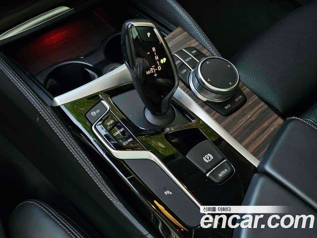 BMW 5 Series 2018 — ფოტო 13/20