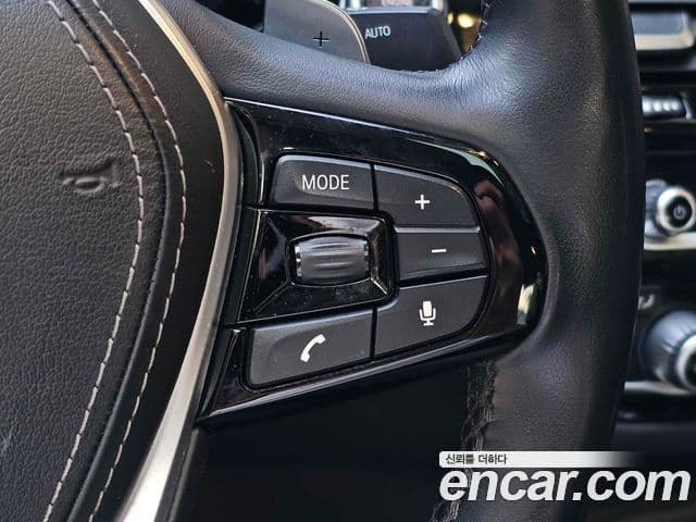 BMW 5 Series 2018 — ფოტო 15/20
