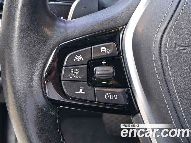 BMW 5 Series 2018 — ფოტო 16/20