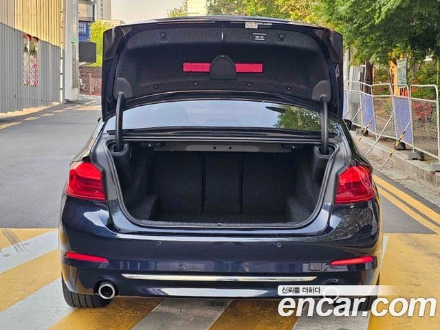 BMW 5 Series 2018 — ფოტო 20/20