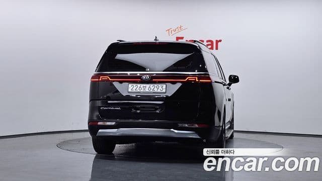 Kia Carnival 2021 — Фото 4/20