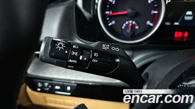 Kia Carnival 2021 — Фото 17/20