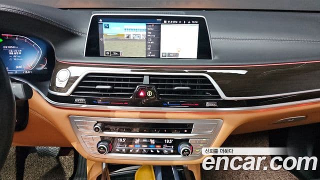 BMW 7 Series 2021 — ფოტო 15/20