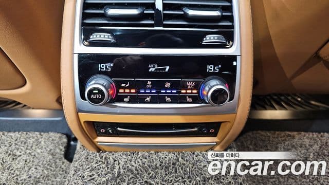 BMW 7 Series 2021 — ფოტო 19/20