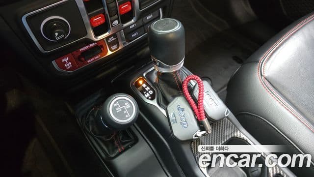 Jeep Wrangler 2021 — Şəkil 9/20