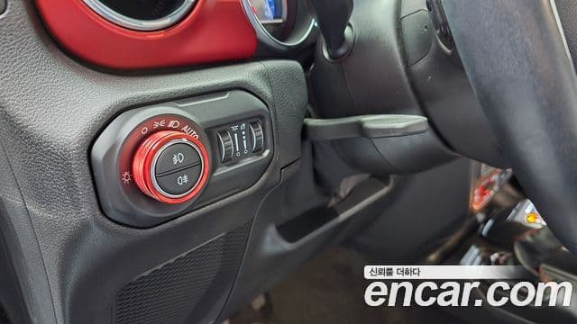 Jeep Wrangler 2021 — Şəkil 15/20