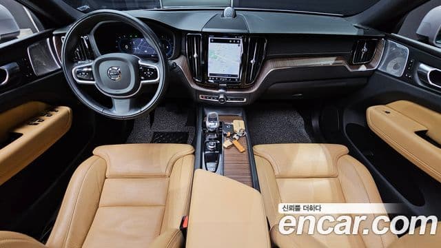 Volvo XC60 2022 — фото 10 из 20